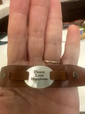 VINTAGE NEVER WORN DILLON ROGERS LEATHER & MOTHER OF PEARL PEACE LOVE BRACELET